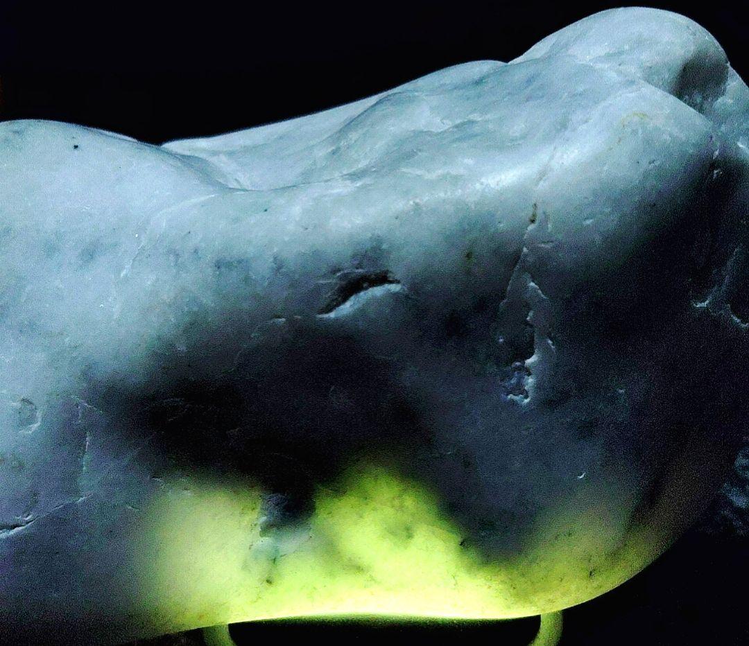 ★翡翠原石★糸魚川硬玉【小滝・転石・バレル621ｇ】