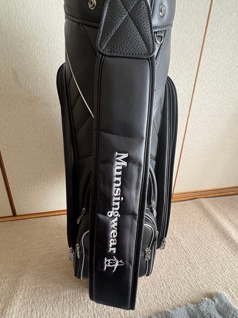 AG097　マンシングウェア　ゴルフバッグ キャディバッグ 黒 ペンギン