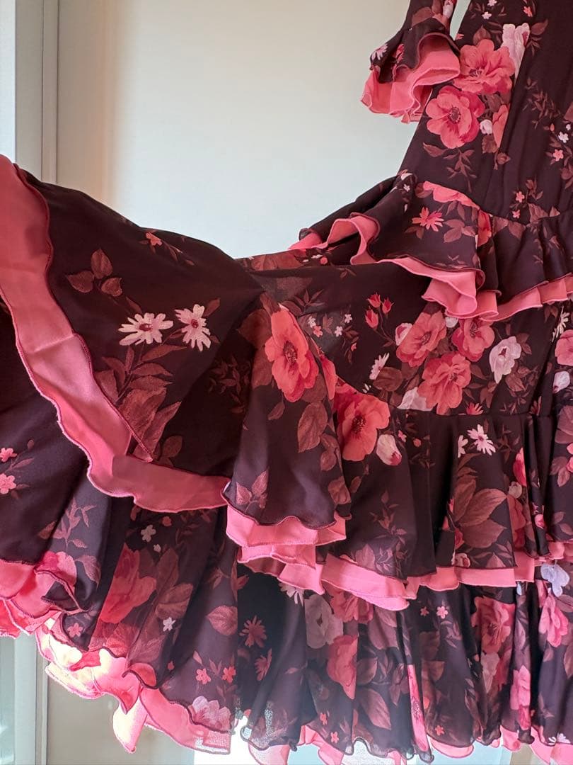 フラメンコ衣装　ドレス　ダーク紅色 ピンク花柄