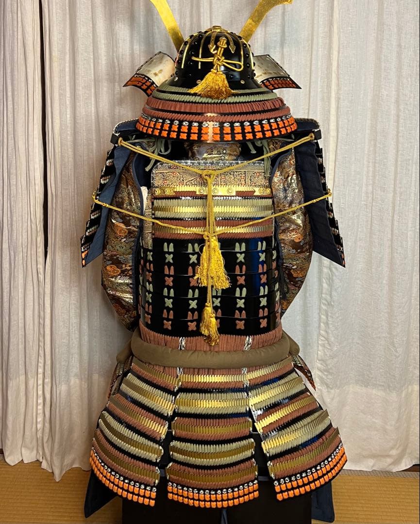 『新品同様 美品！』濃黄•茶糸威 鉄地黒胴当世具足 【甲冑 等身大】 鎧 一式