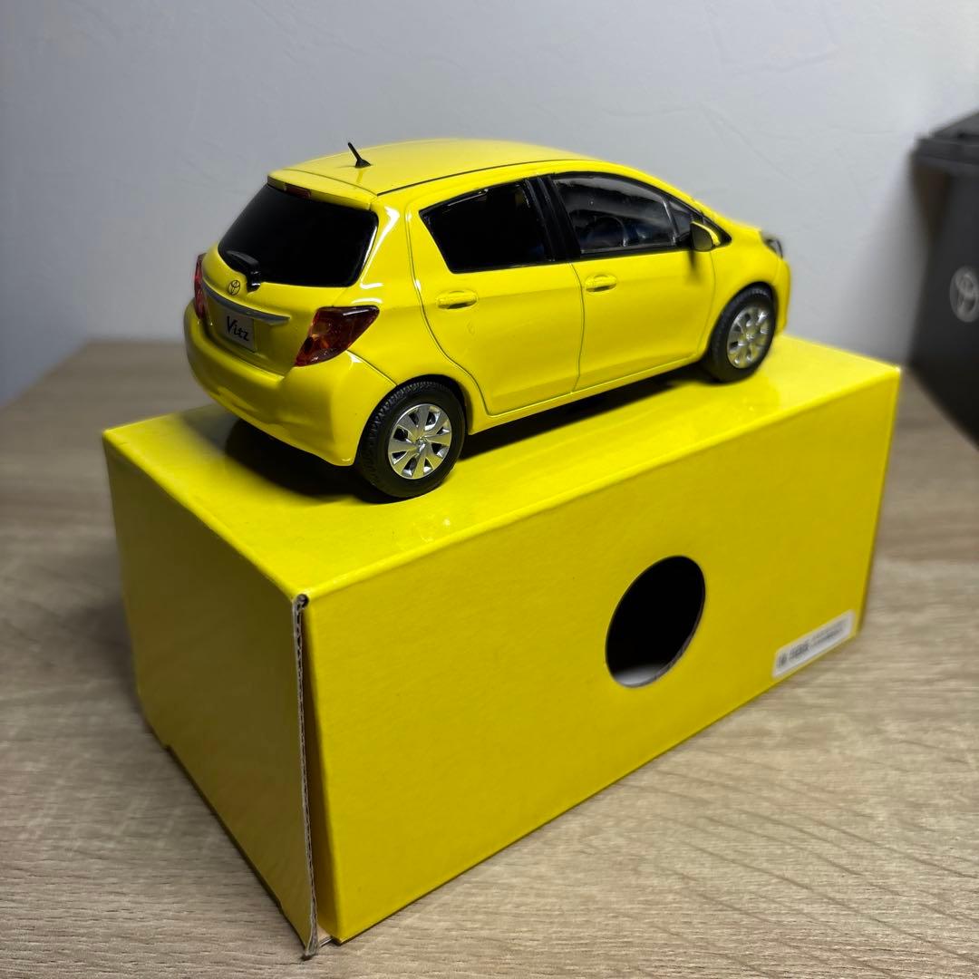 【2台セット】トヨタ ヴィッツ 1/30カラーサンプルミニカー 非売品