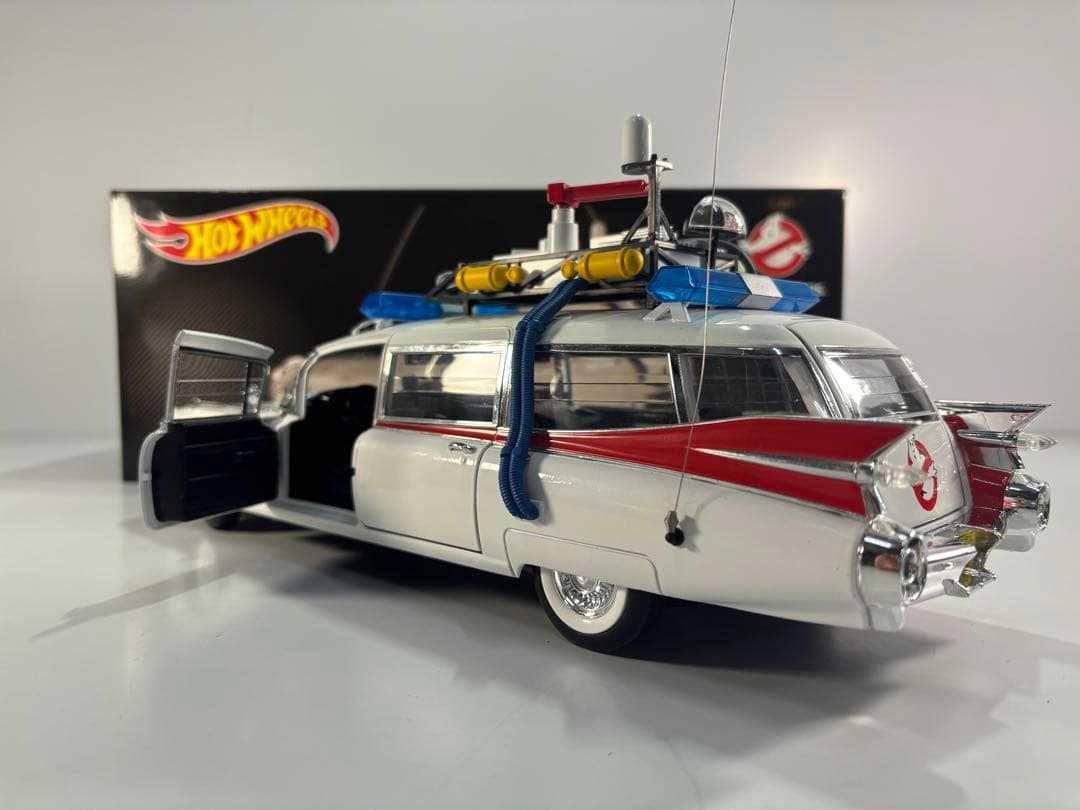 Hot Wheels Ecto-1 ゴーストバスターズ ミニカー 1/18