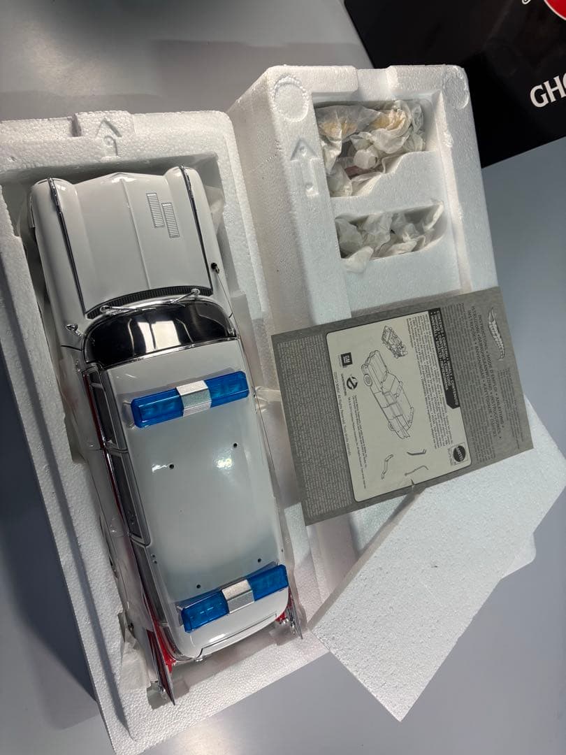 Hot Wheels Ecto-1 ゴーストバスターズ ミニカー 1/18