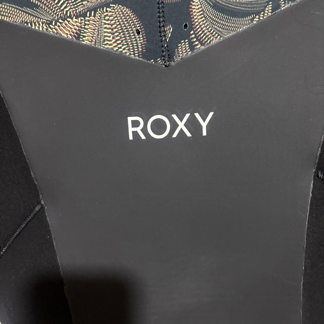 2025 ROXYセミドライスーツ 葉柄デザイン　ML