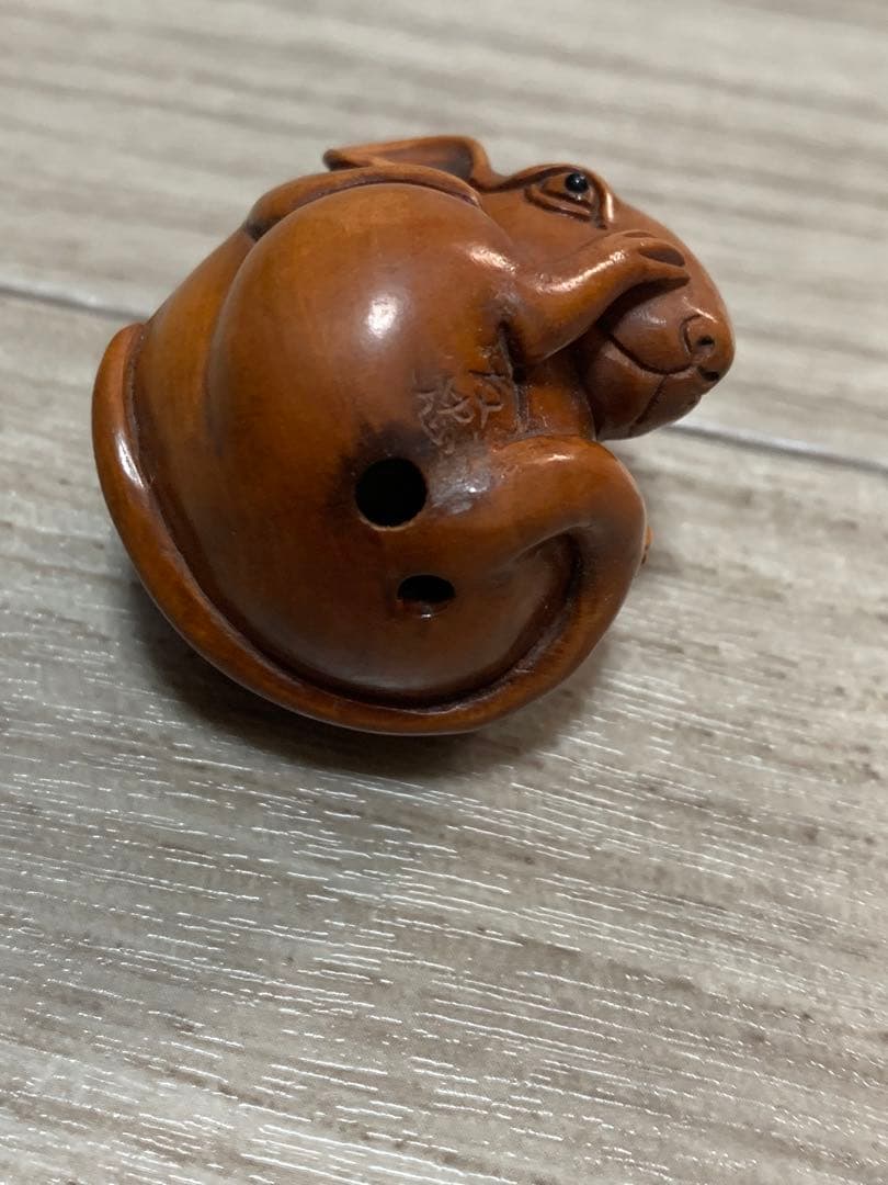 根付　ネズミ　鼠　子　干支　木材　木彫　在銘