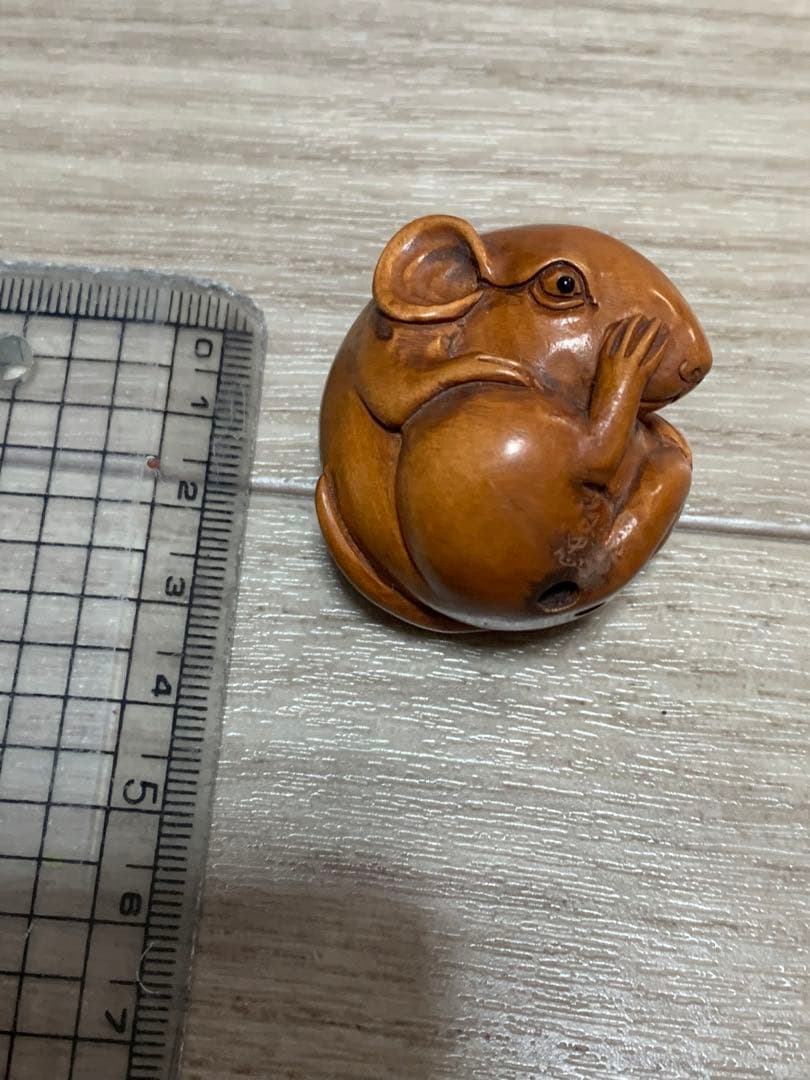 根付　ネズミ　鼠　子　干支　木材　木彫　在銘