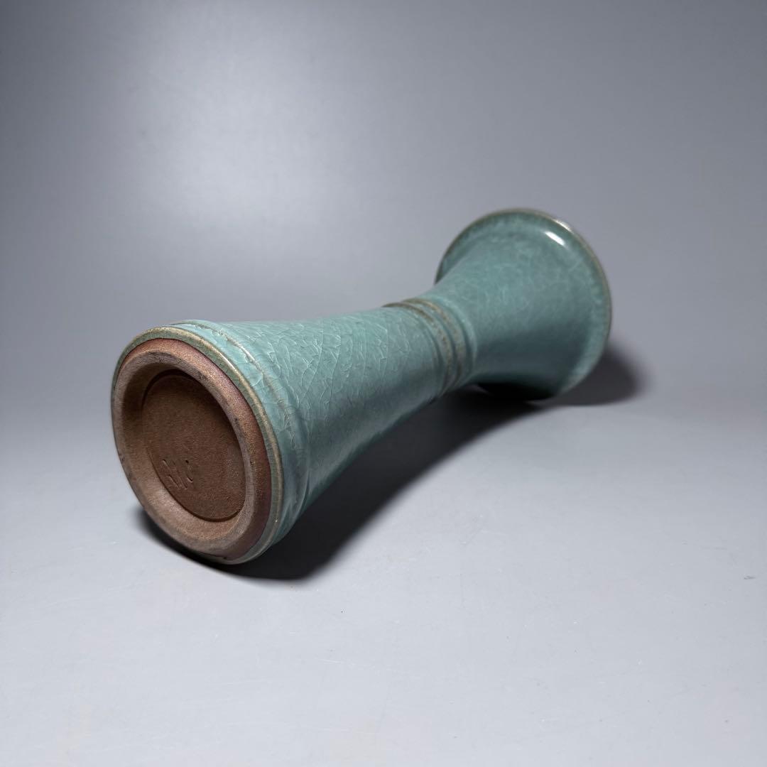 国重要無形文化財指定　中島宏　青磁花入　共箱　27cm　静寂の青に宿る造形美