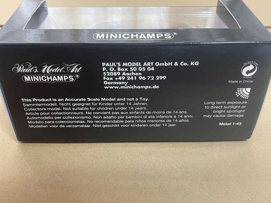  7-Series 1986 Red llic ミニカー