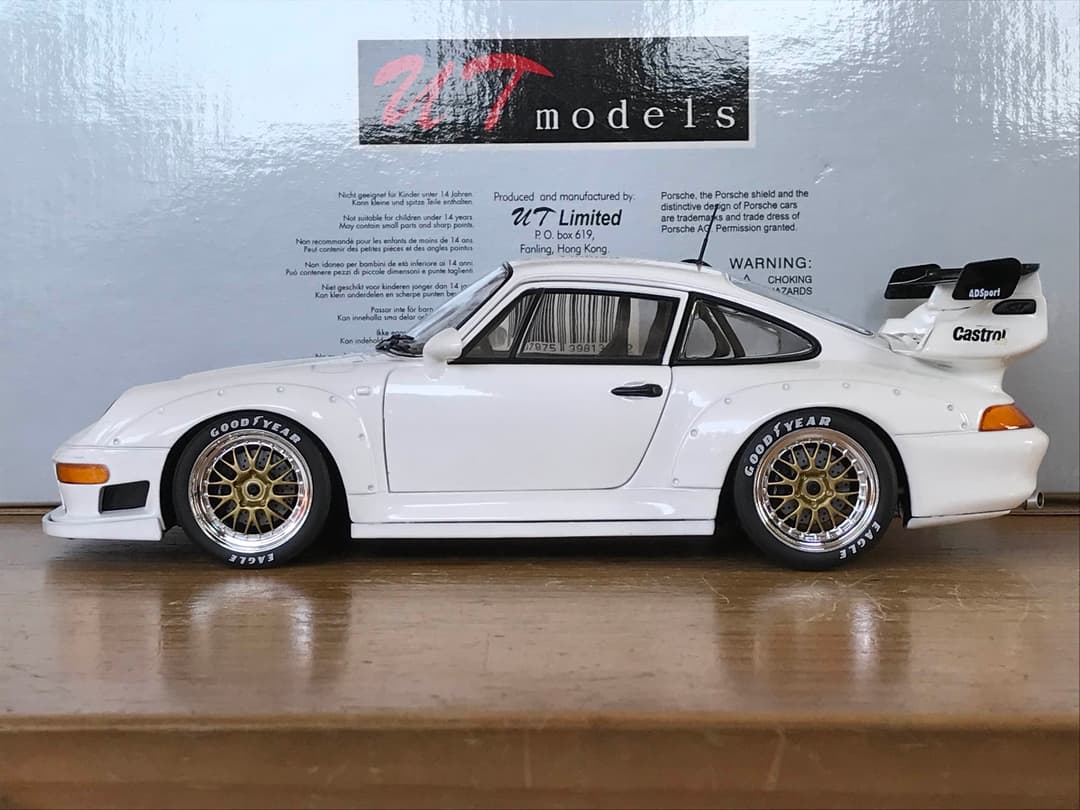 UTmodels1:18PORSCHE(ポルシェ)911GT2カスタム