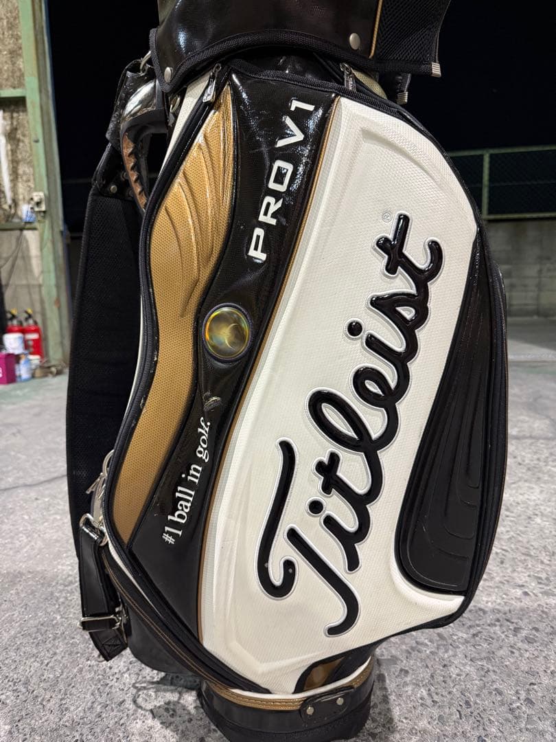 【所丈ニ】プロV1限定モデル　タイトリスト　キャディバッグ