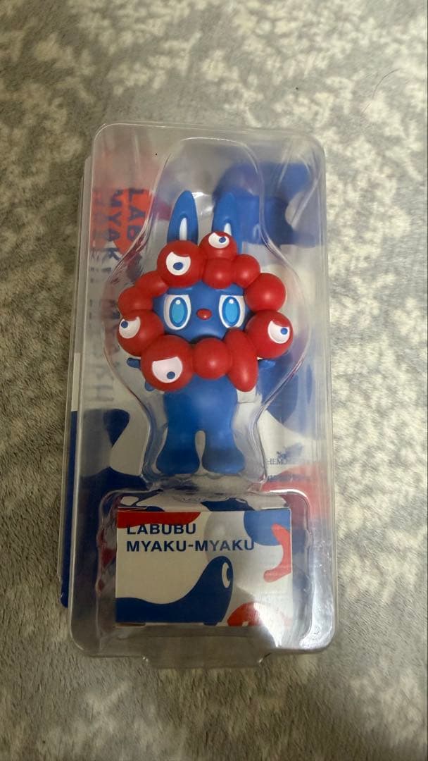 LABUBU MYAKU-MYAKUストラップ付フィギュア　ラブブ　ミャクミャク