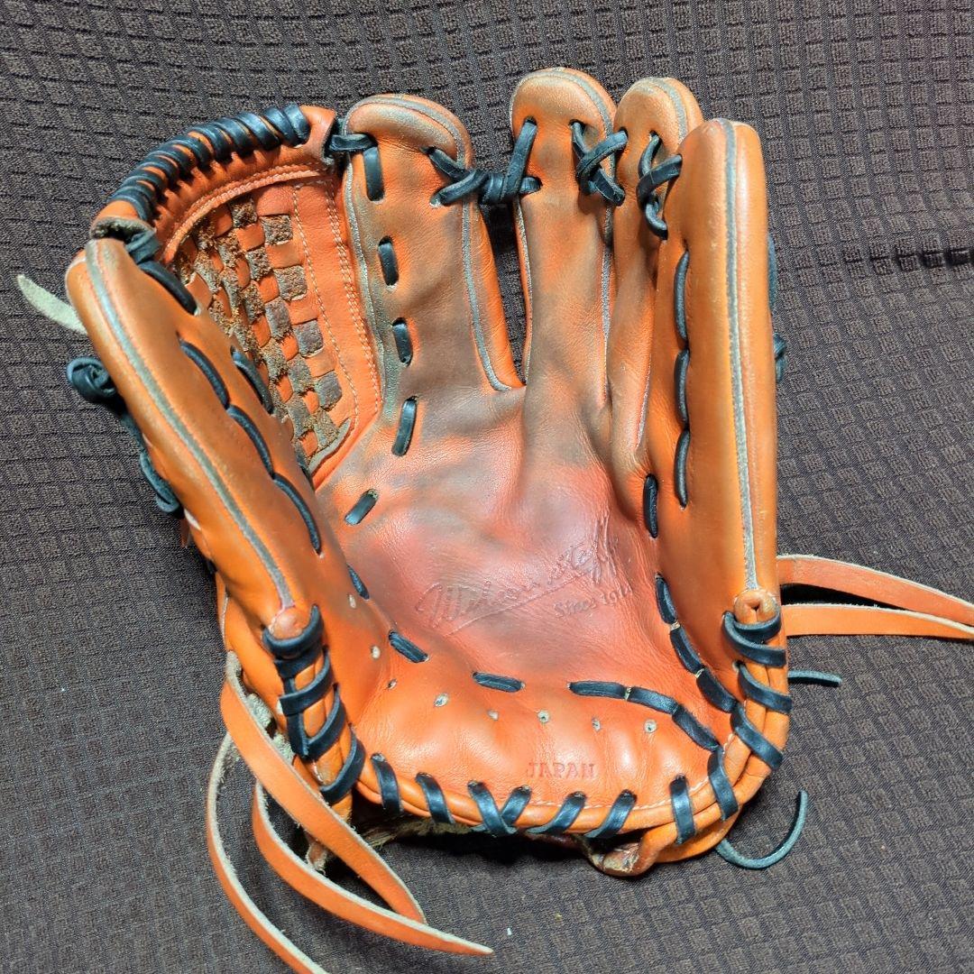 はとむねです。ラベル無　Wilsonスタッフ　硬式内野手　右投げ
