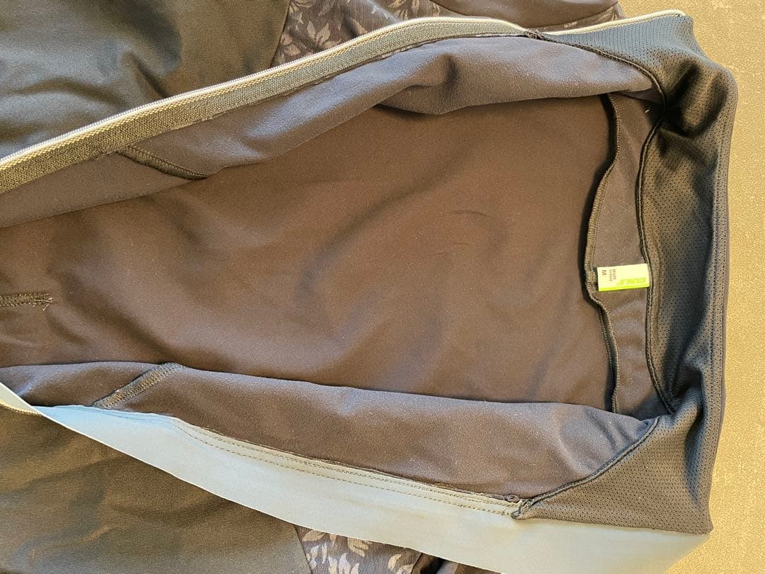 Q36.5 長袖ジャージ