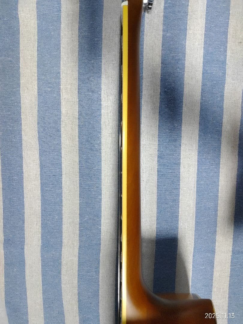 YAMAHAのフォークタイプのアコースティックギターFS720TBS美品です。