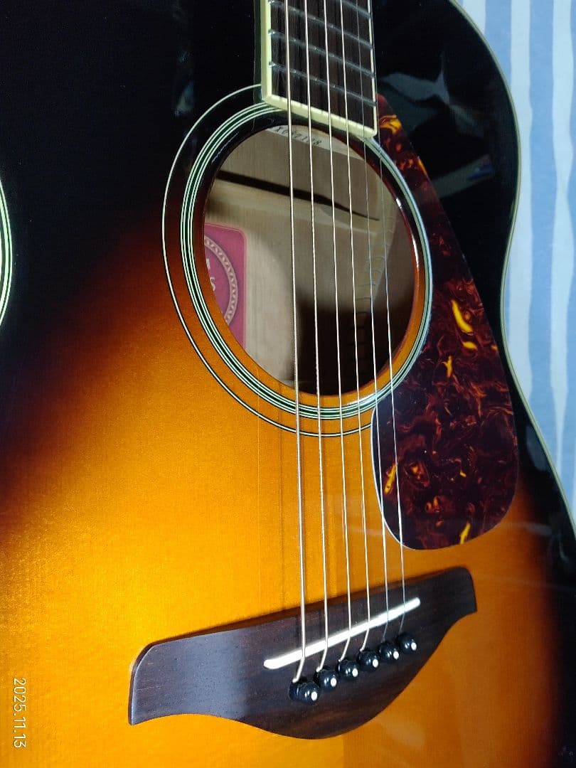 YAMAHAのフォークタイプのアコースティックギターFS720TBS美品です。