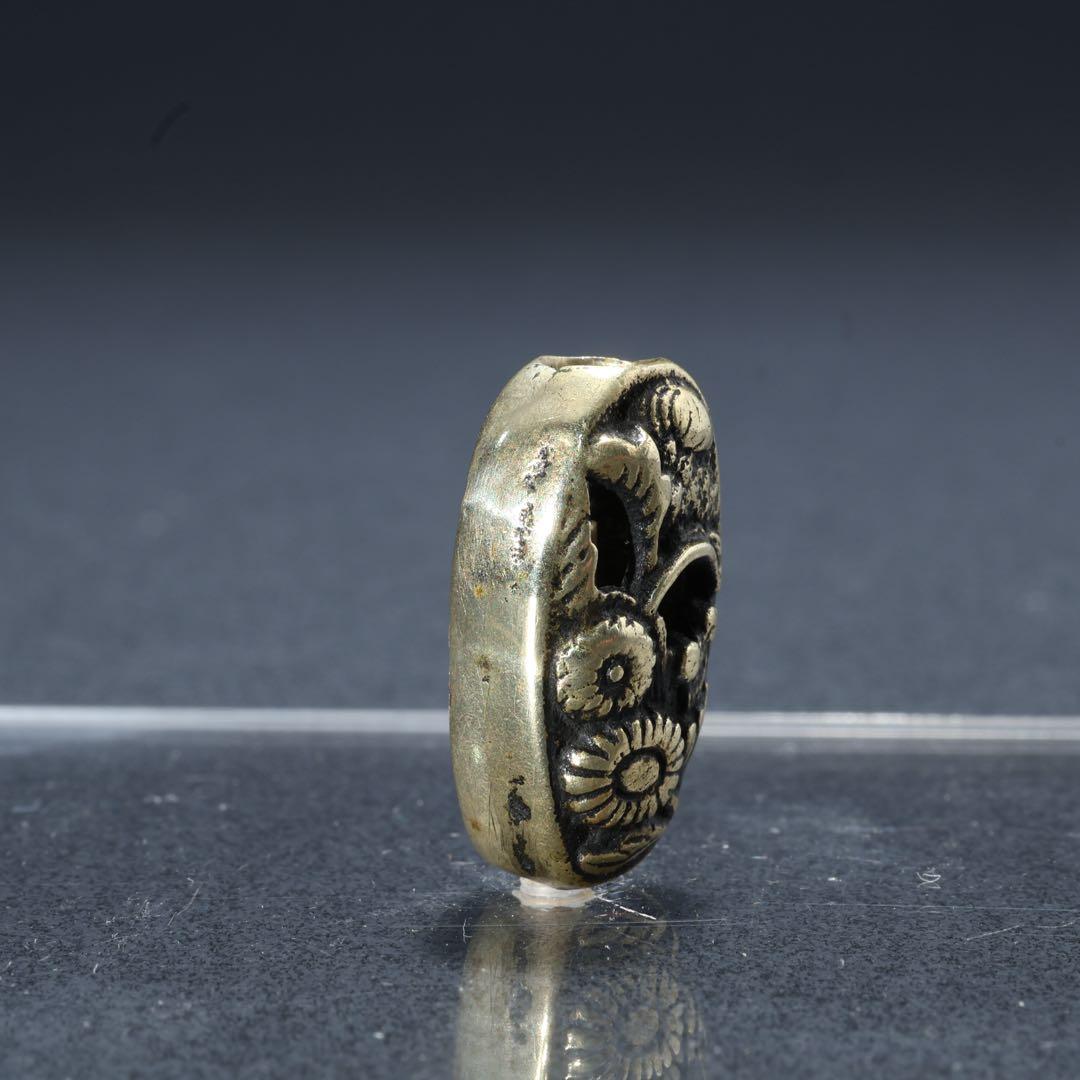 緒締め玉　菊透かし　提げもの　金属　R1647