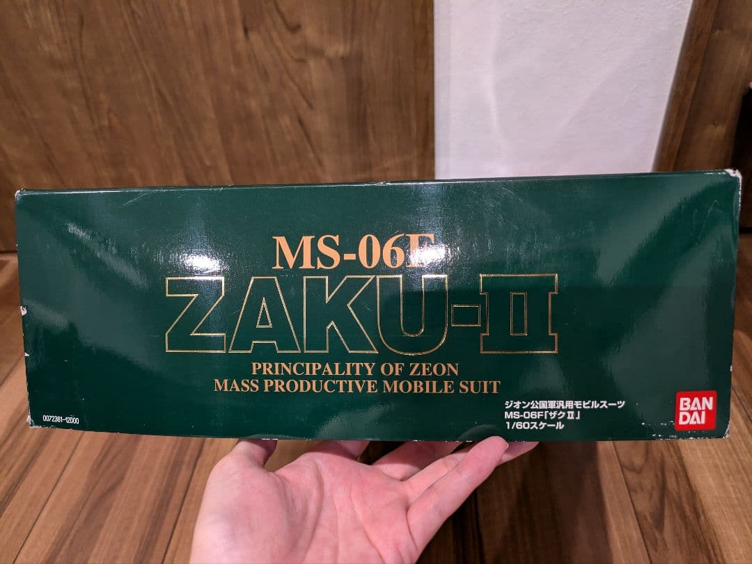バンダイ MS-06F ZAKU-II ジオン公国軍汎用モビルスーツ 1/60