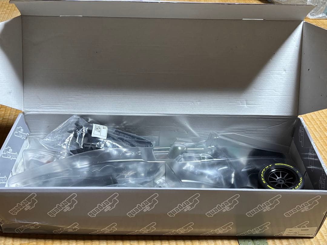 【バイキング】SERPENT 1/8 電動4WD F1キット F190