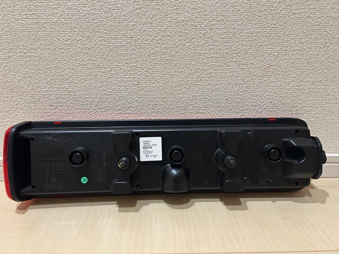 UD純正 ボルボ LEDテールランプ 左右セット 新車外し VIGNAL製