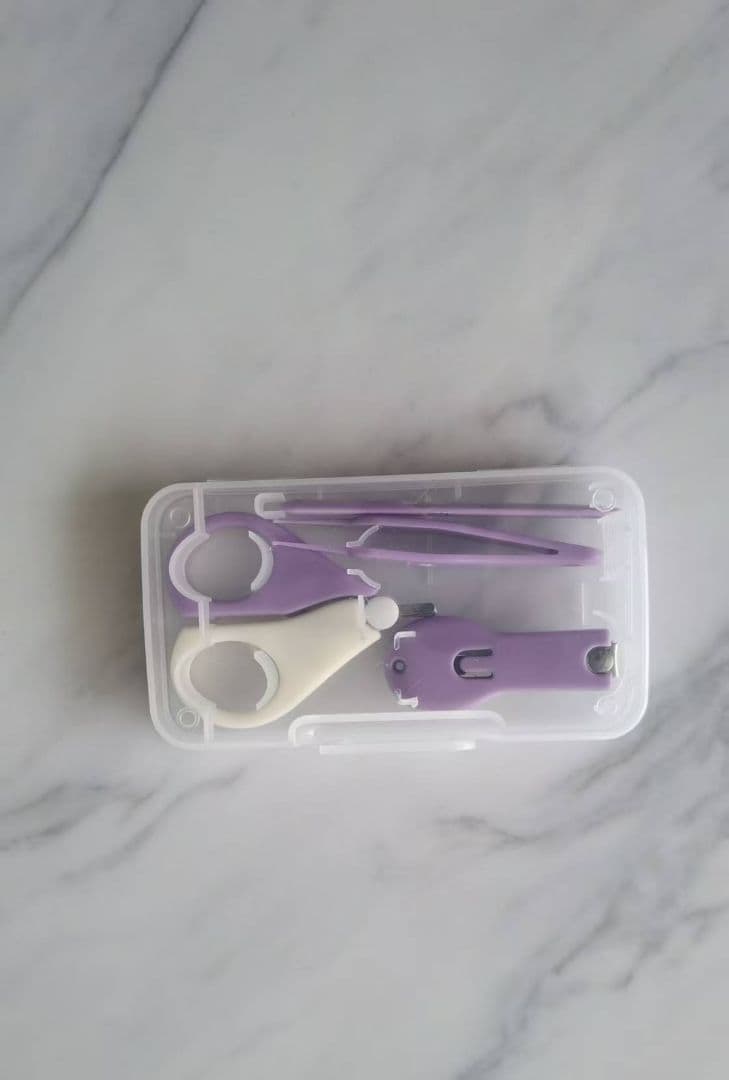 紫色のはさみとカッターセット