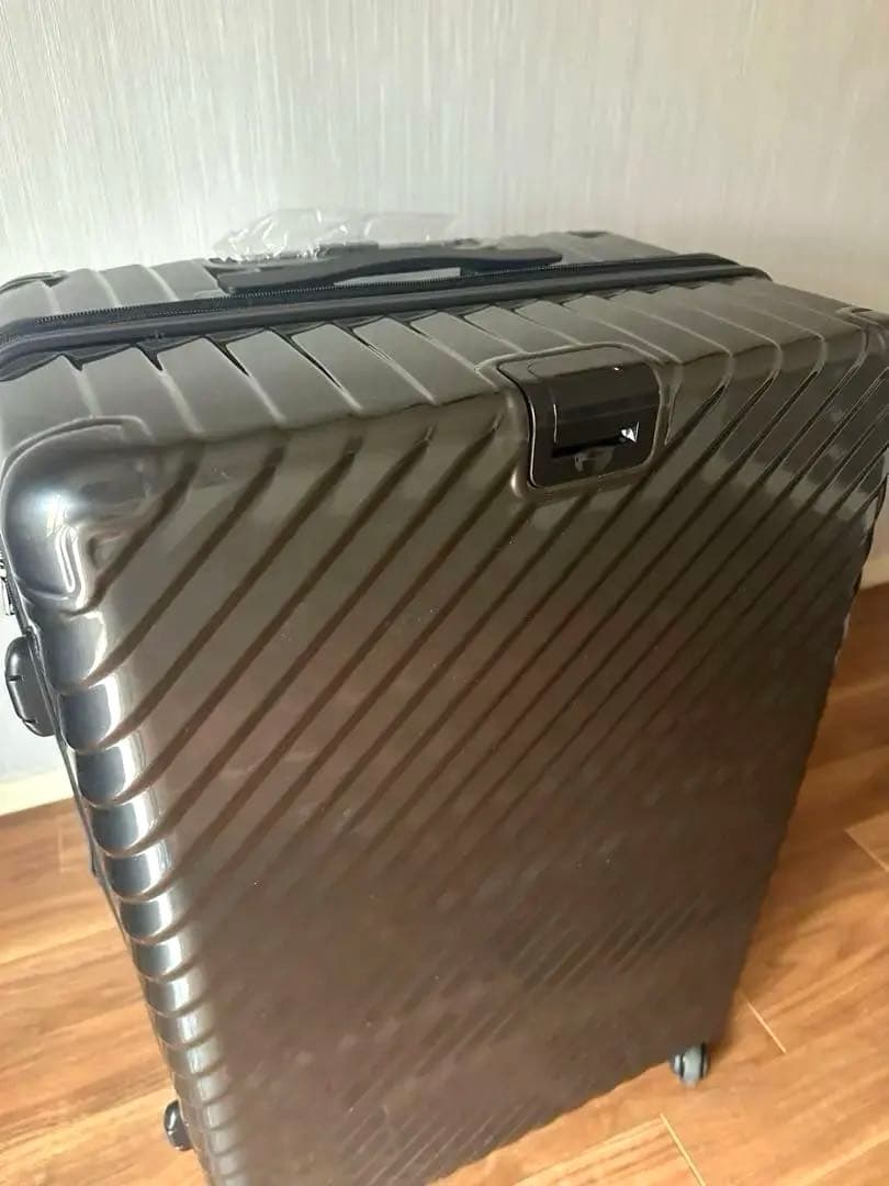 大きめ黒スーツケース　キャリーケース