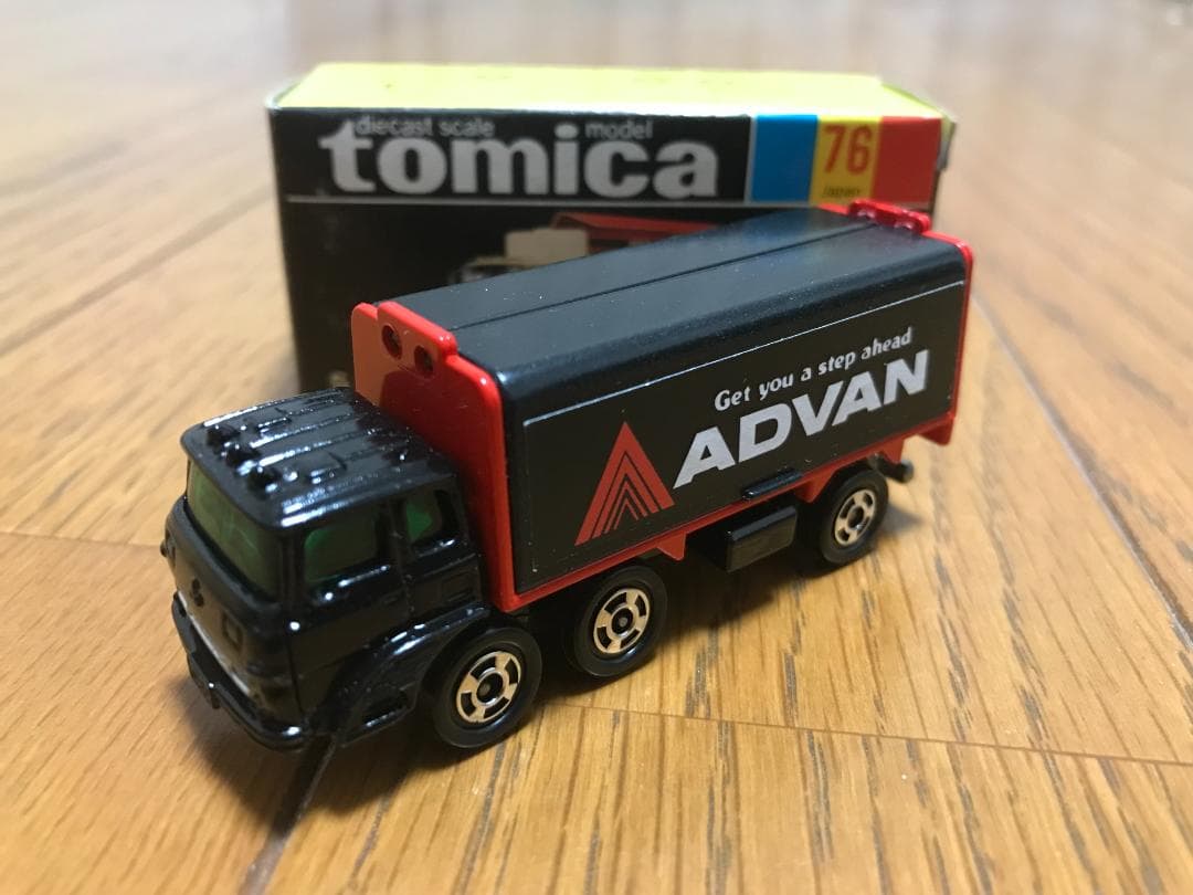 トミカ黒箱76　ふそうウイングルーフトラックADVANレース　関係者配布品