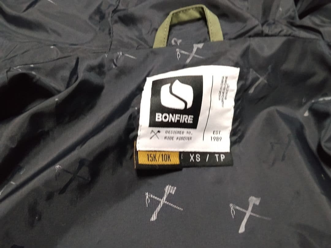 新品 ボンファイア スノーボードウェア 上下セット BONFIRE XS