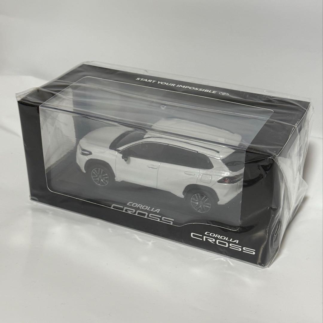 COROLLA CROSS ホワイトミニカー　マイナー後モデル