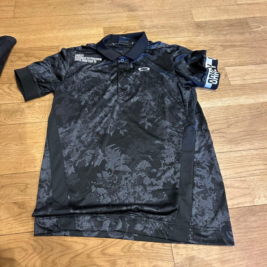 オークリー。半袖2、半ズボン2、冬用ズボン1、長袖チャック付き2