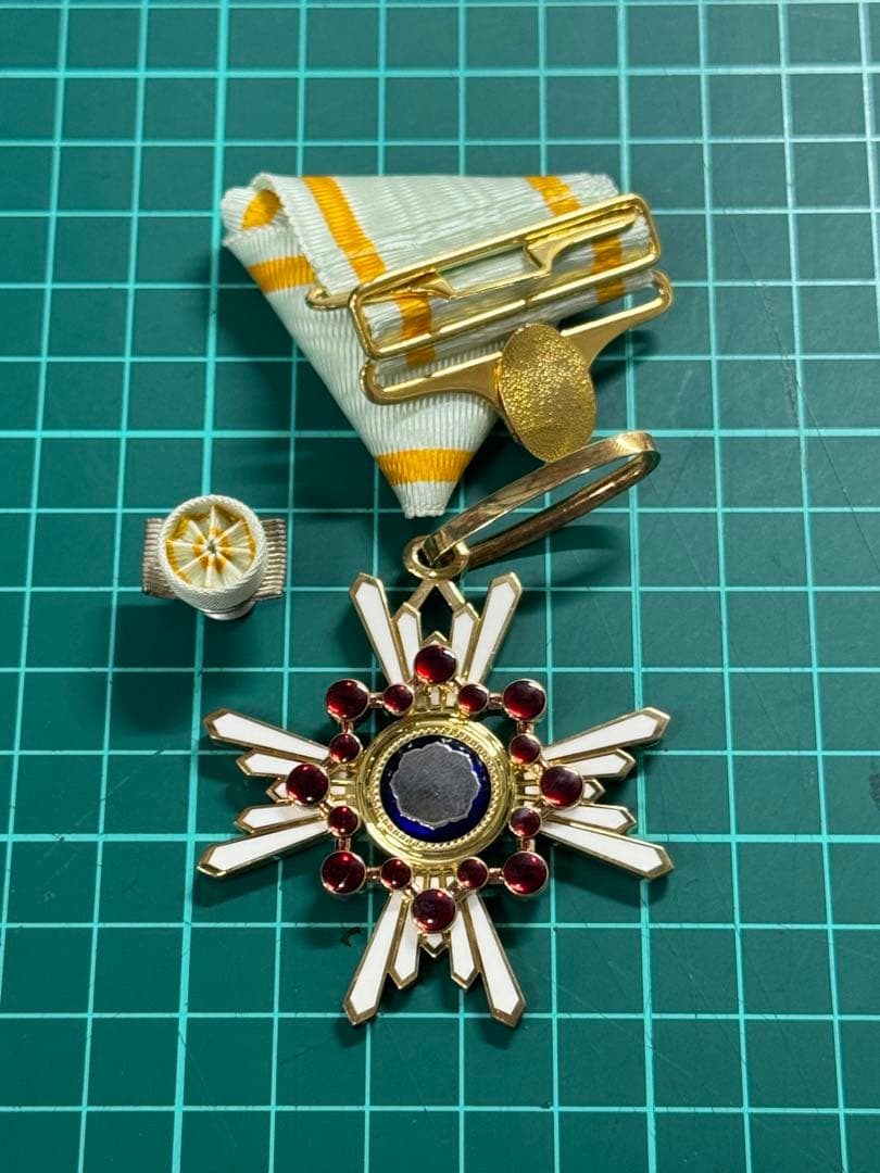 勲三等瑞宝章 タイピン付き 瑞宝章 記章 勲章 タイバー 襟章 略章