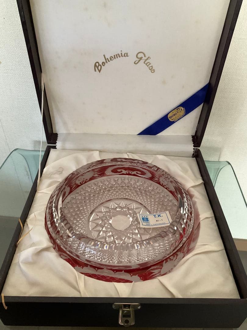 チェコスロバキア、Bohemia Glass 赤クリスタル皿 専用ケース付き