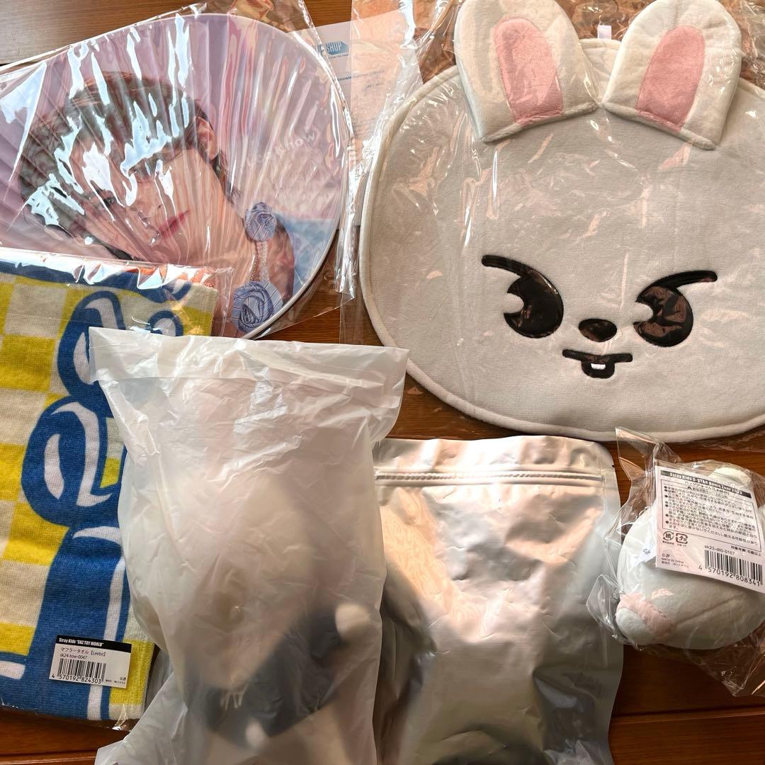 【公式】Stray Kids SKZ TOY WORLD タオルLeebit