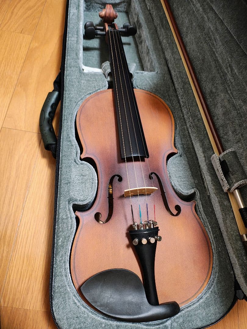 4/4 フルサイズ バイオリン本体と弓、ケース、付属品セット