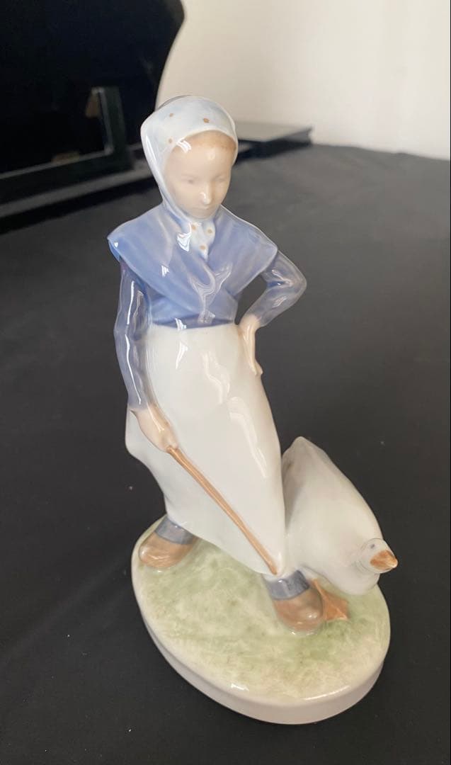 ロイヤルコペンハーゲン女性とガチョウのフィギュア