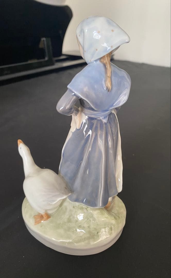 ロイヤルコペンハーゲン女性とガチョウのフィギュア