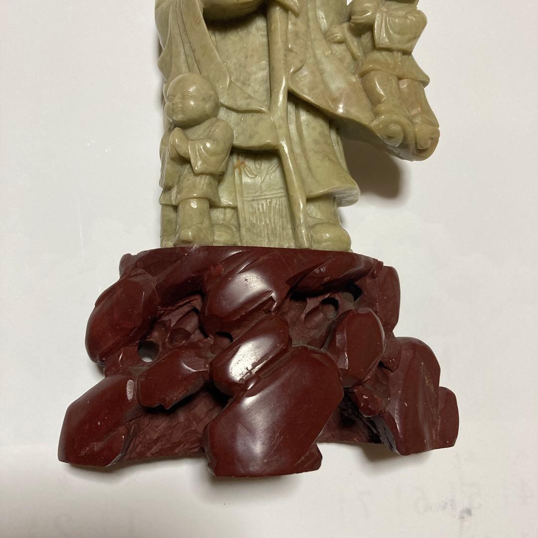 老人と子供の彫刻