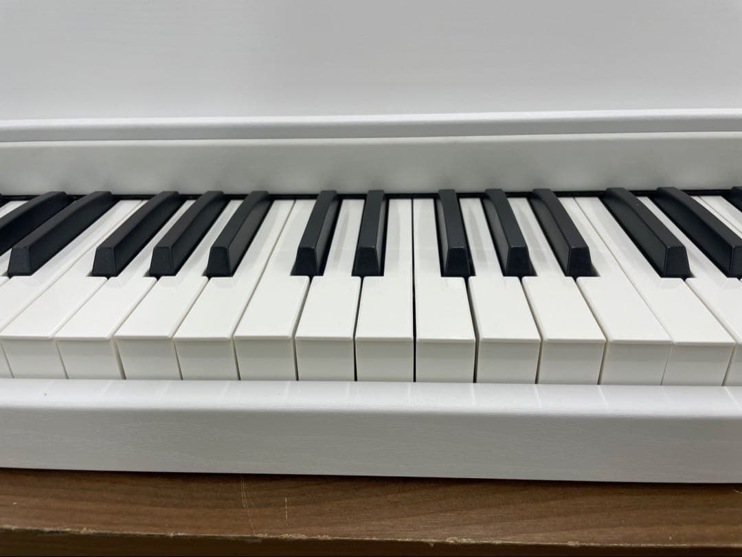 電子ピアノ88鍵盤　木目調ボディ　給電タイプ　ホワイト