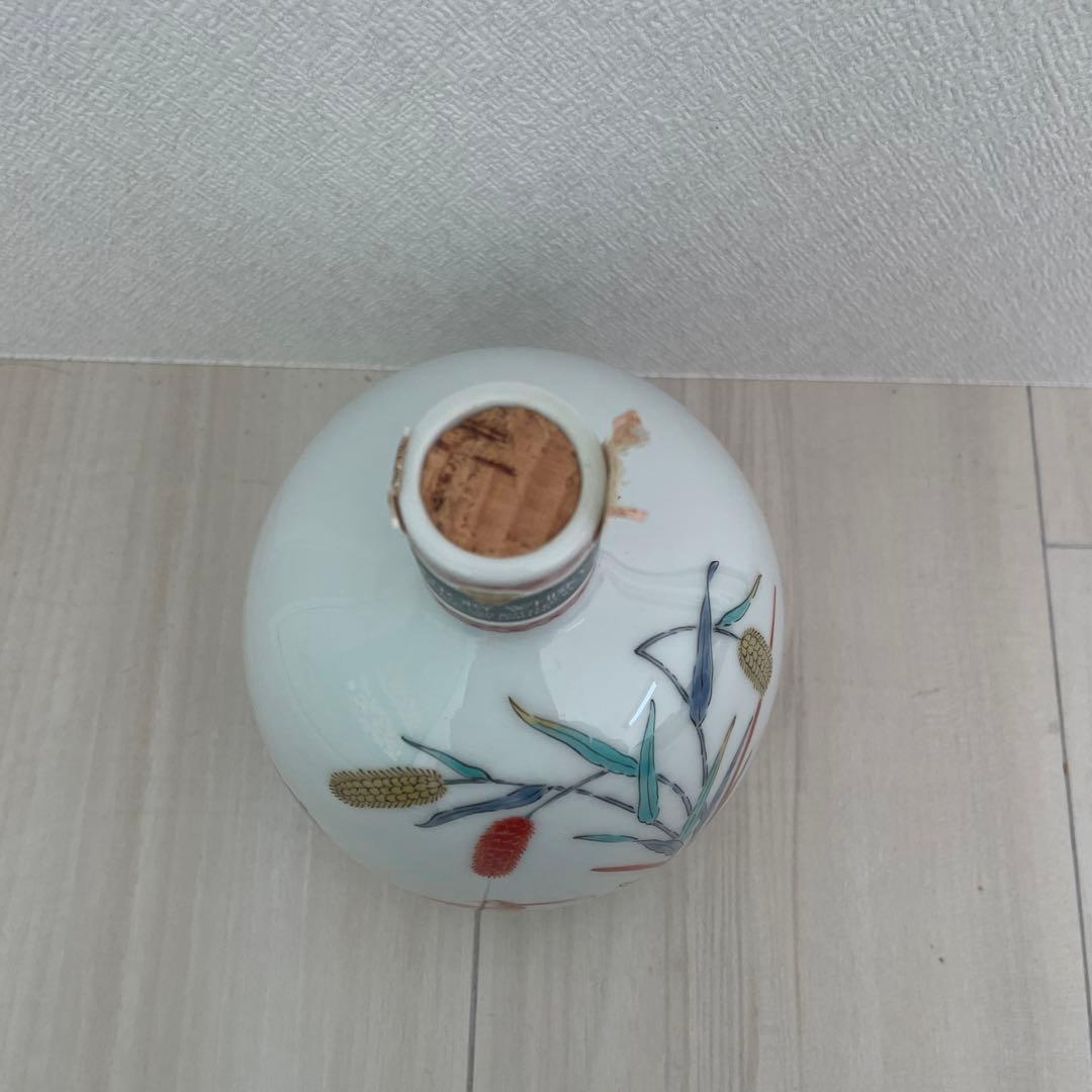 有田焼　色絵栗兎文瓶