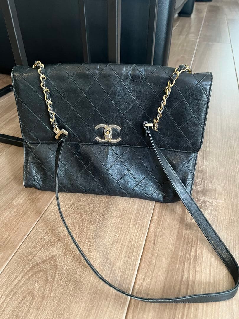 りんごマイメロディ ミニポーチとシャネルバッグ