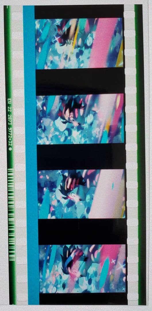 機動戦士ガンダムジークアクス　フィルム　キャラ　マチュ　キラキラ　裸風