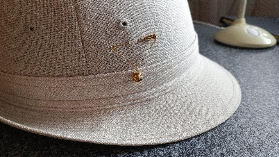 【特注一点モノ】三菱マテリアル K18金製の鈴 ピンブローチ 桐箱付