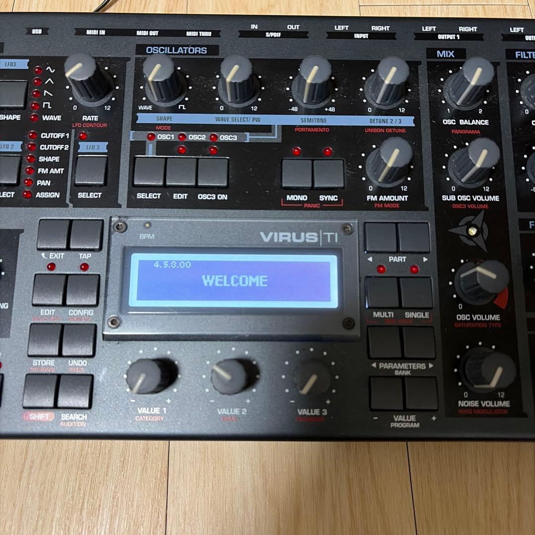 鍵盤楽器 Access Virus TI Desktop