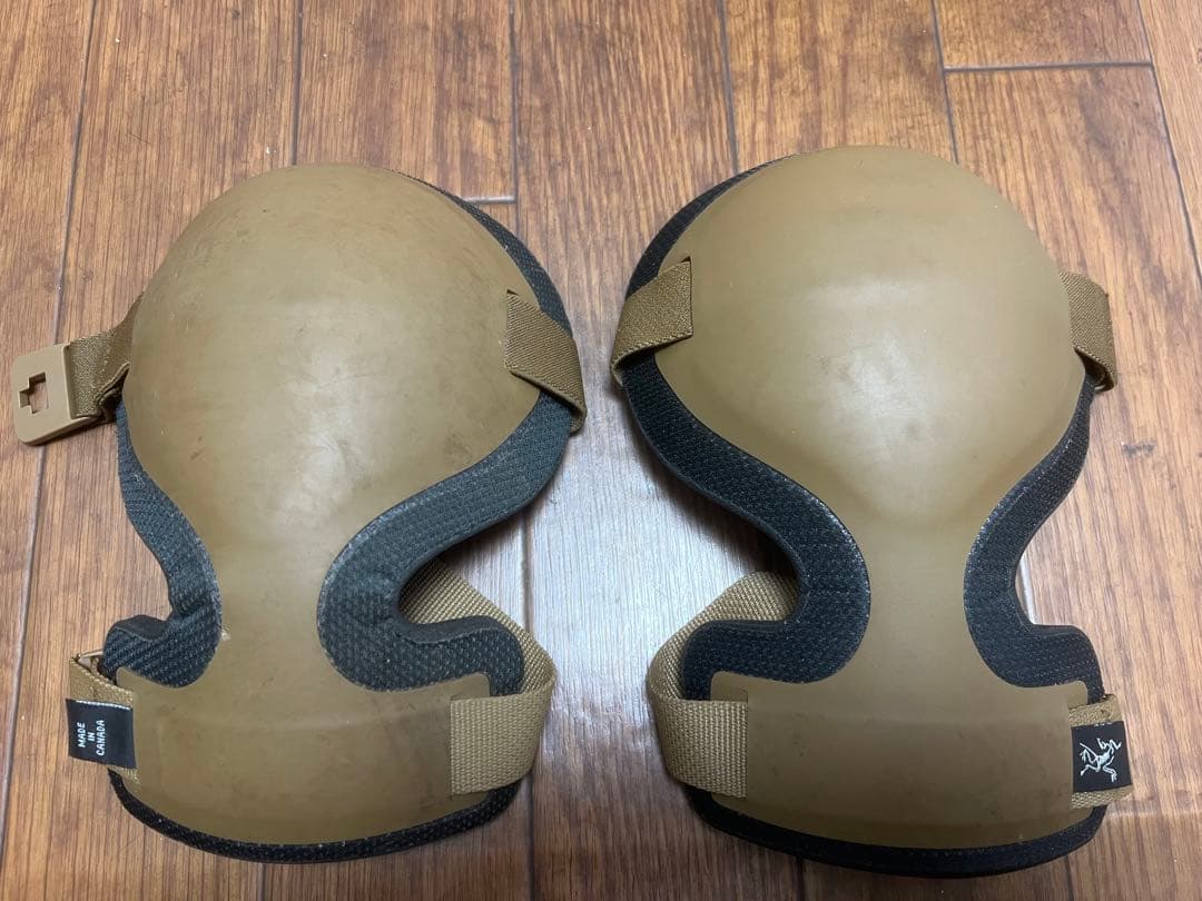 ニーパッド　アークテリックス　膝プロテクター サバゲー　実物