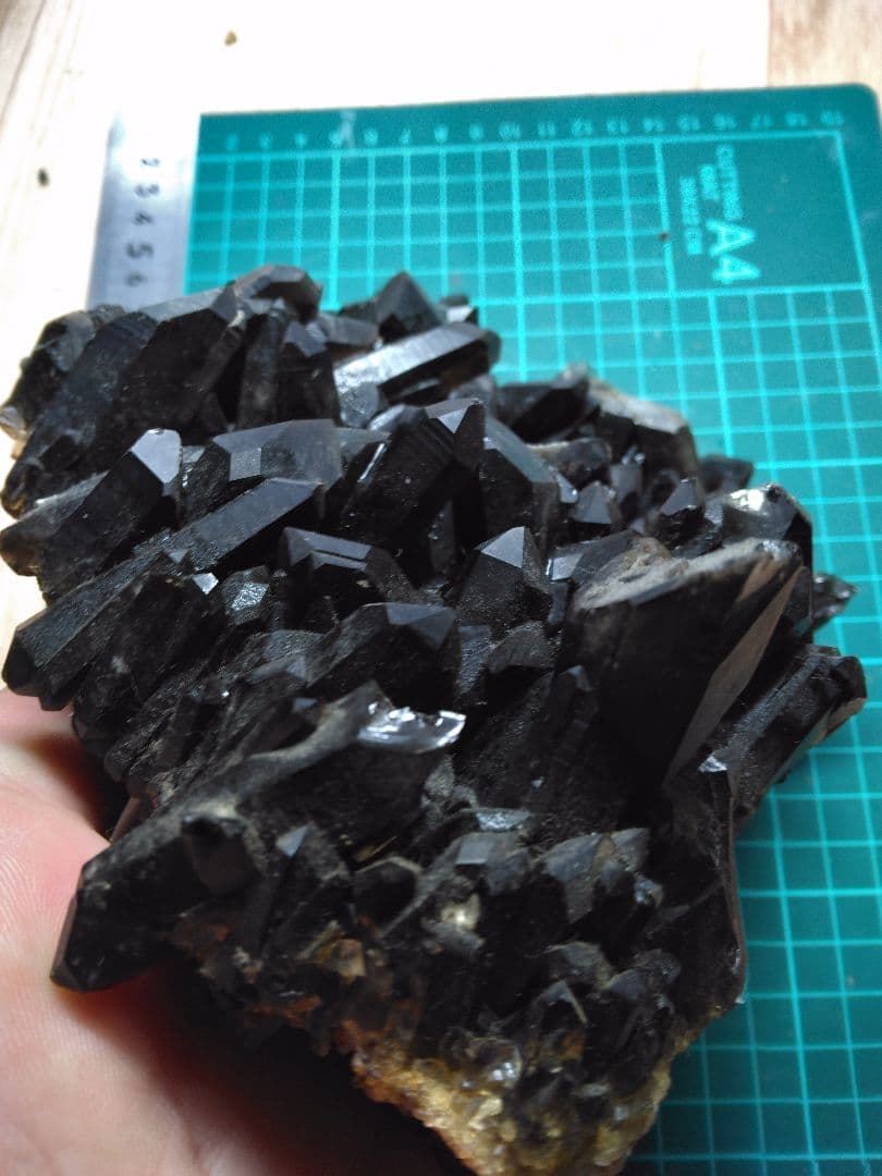 中国産　モリオン水晶　クラスター　黒水晶