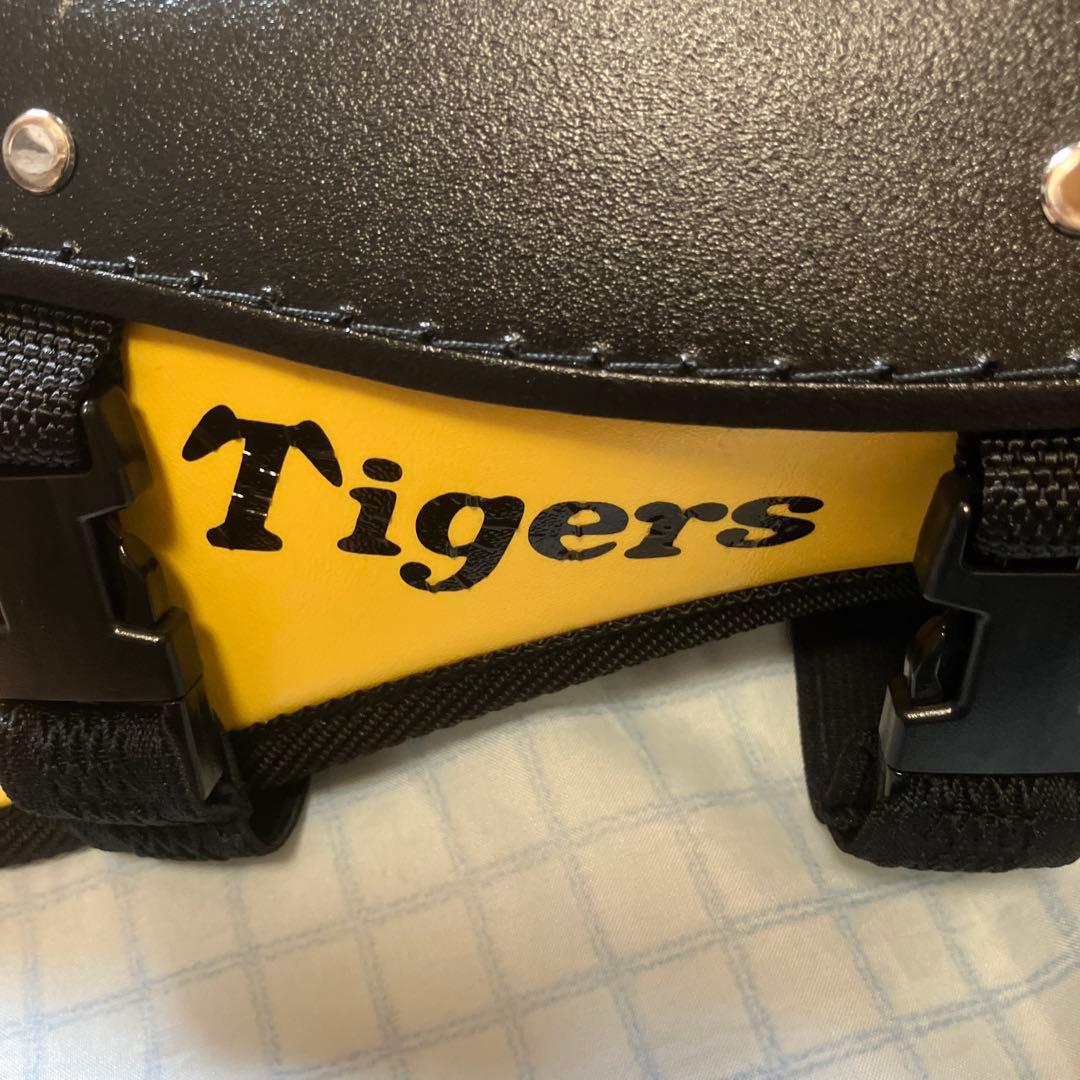 新品未使用　軟式右打者用　フットガード　エルボーガード　手袋　３点セット