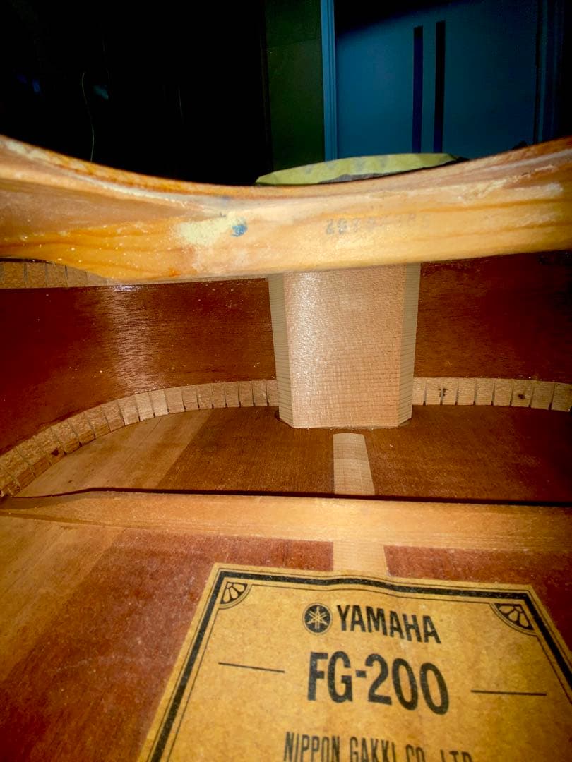 ひびき！YAMAHA FG200グリーンラベル　調整済み新品弦　激鳴り！