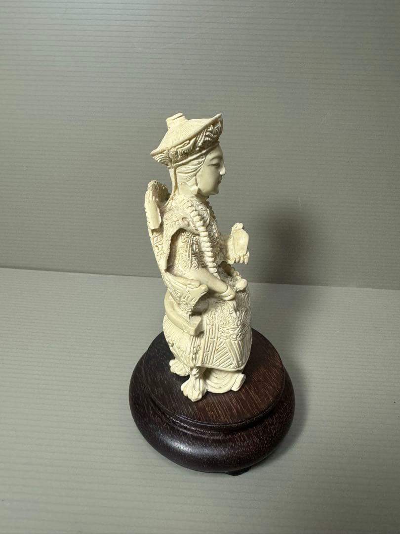 2102  皇帝像　彫刻  古美術品　 置物　細密細工　骨董