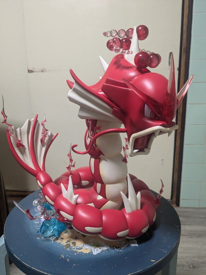 ポケモンフィギュア　キョダイマックス色違いギャラドス