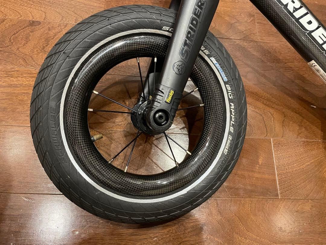 STRIDER ストライダー　数量限定　ST-R　レッド　カーボン