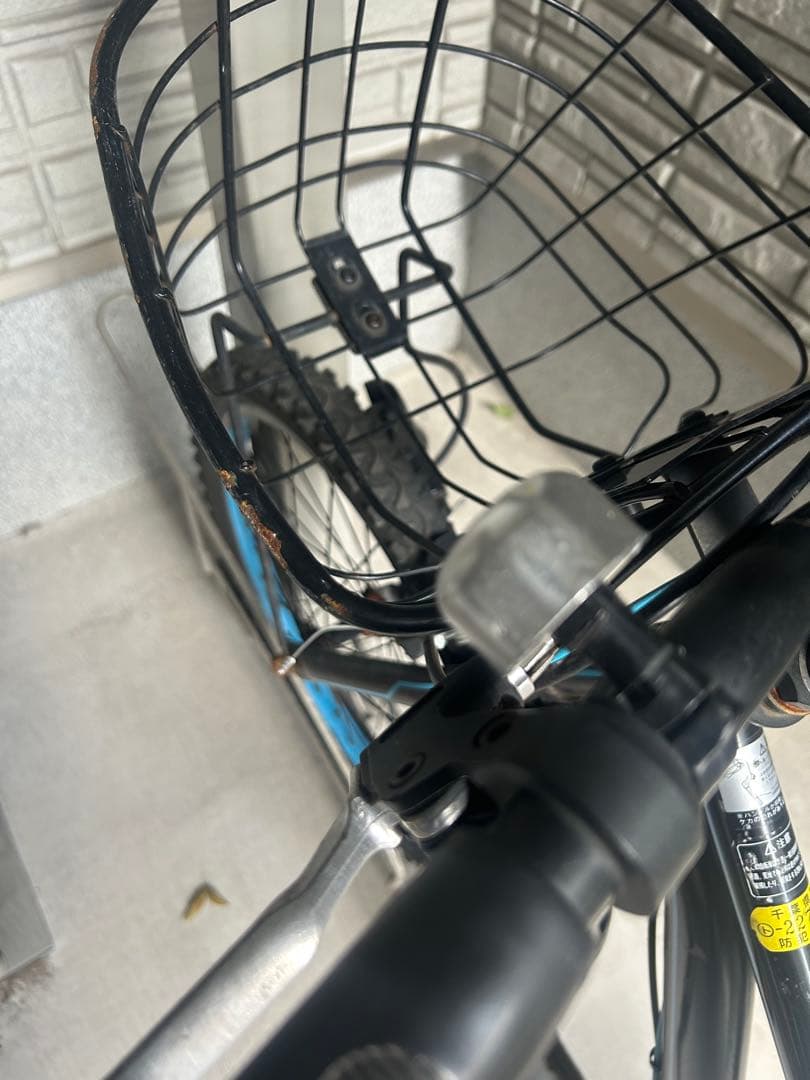 キッズバイク ブラック/ブルー フロントバスケット付き